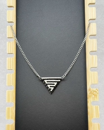 Black and White Zig Zag Beaded Necklace