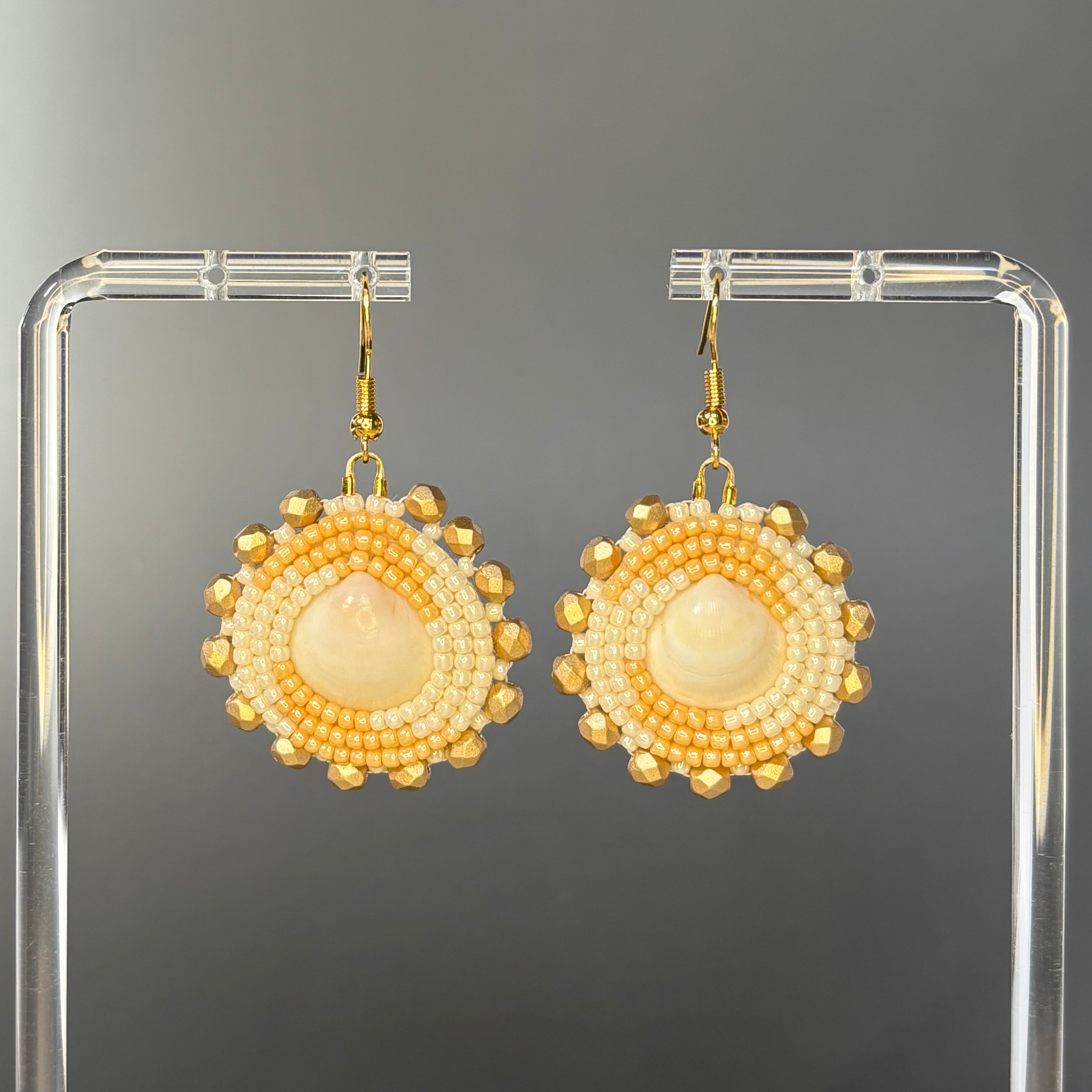 Tiny Clam Tan Beaded Swirls